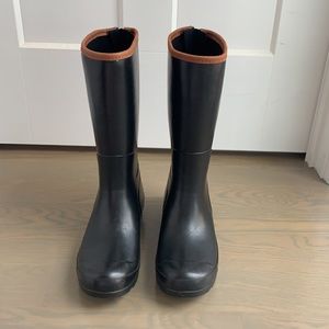Black Sperry rain boots